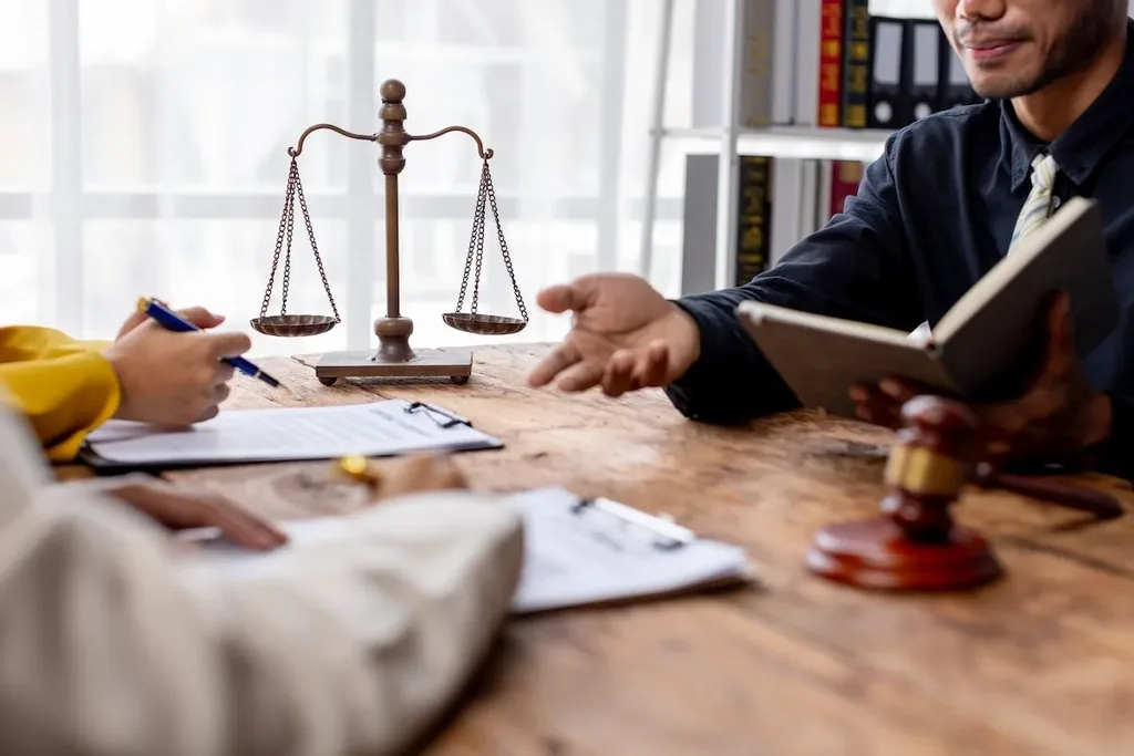 How the Best Domestic Violence Defence Attorney in Albuquerque Handles Witness Testimony