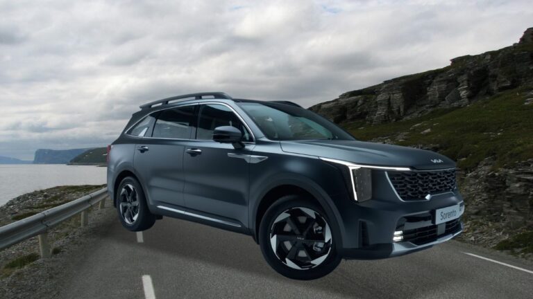 New Kia Sorento 7-Seater Hybrid AWD, Diesel SUV: First TVC Out